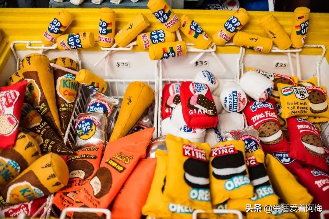 她开了间超市，卖的东西却全是假的，9000件商品，竟被一抢而空