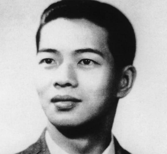 84岁谢贤穿皮衣状态好,80岁的谢贤依然帅气迷人