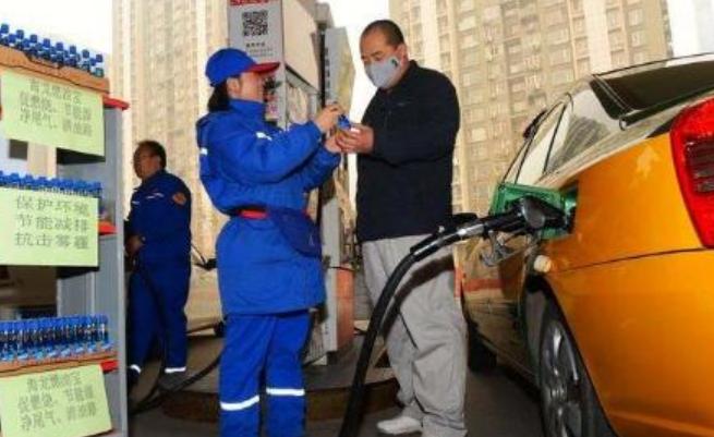 加油站疯狂推荐燃油宝,加油站卖力推的燃油宝