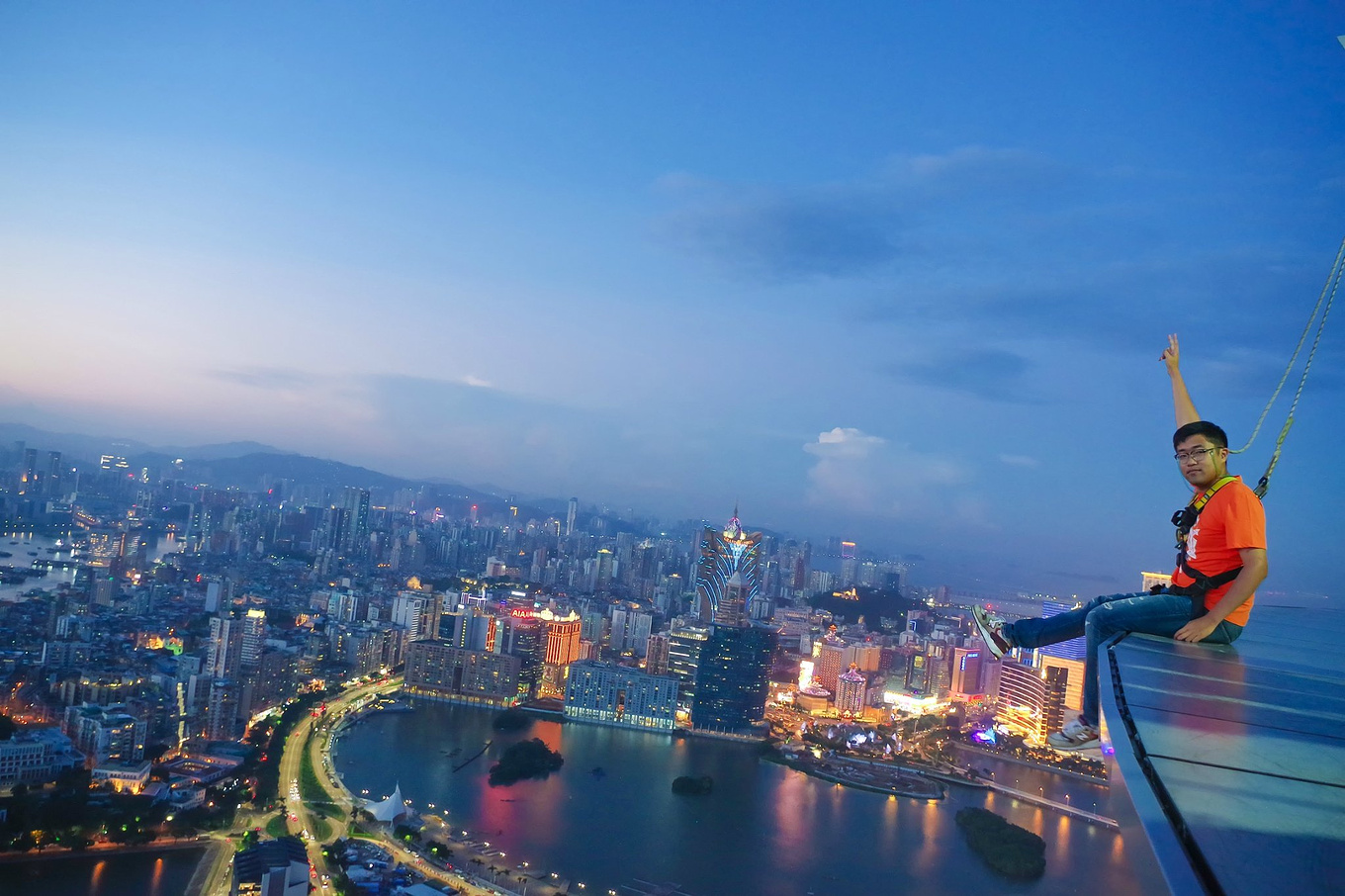 澳门塔323米世界第一蹦极跳,澳门塔蹦极runningman是高飞跳吗