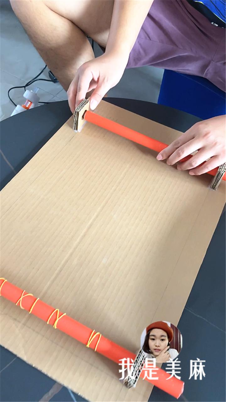 爸爸用纸板做的车,爸爸用纸箱做的变形汽车