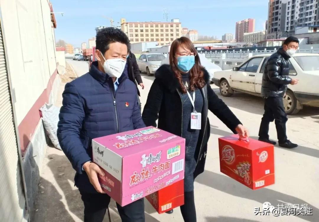 战疫情爱心奉献图片,战疫时刻爱心捐赠暖人心