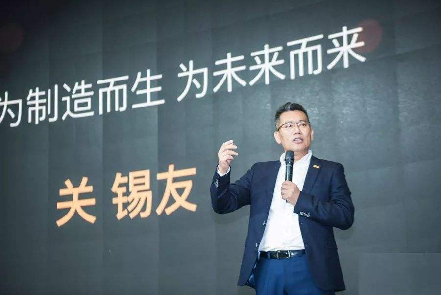 从天下第一村到负债300亿,从濒临破产到全球第一