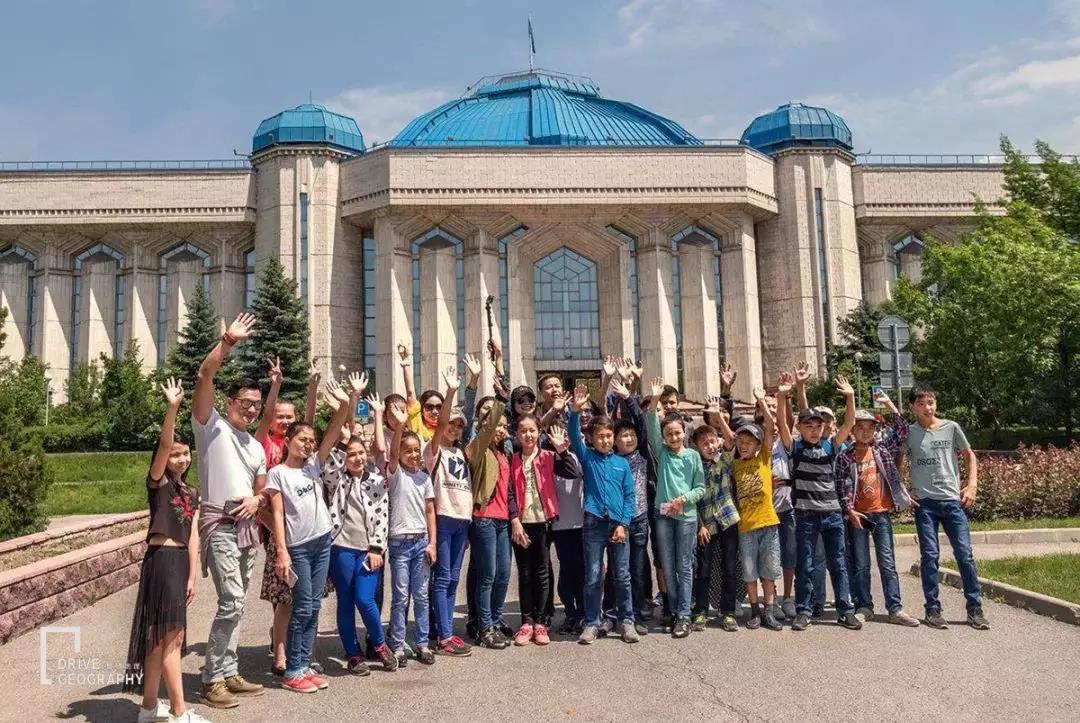 中国牌照车在国外自驾游,开中国牌照车去外国