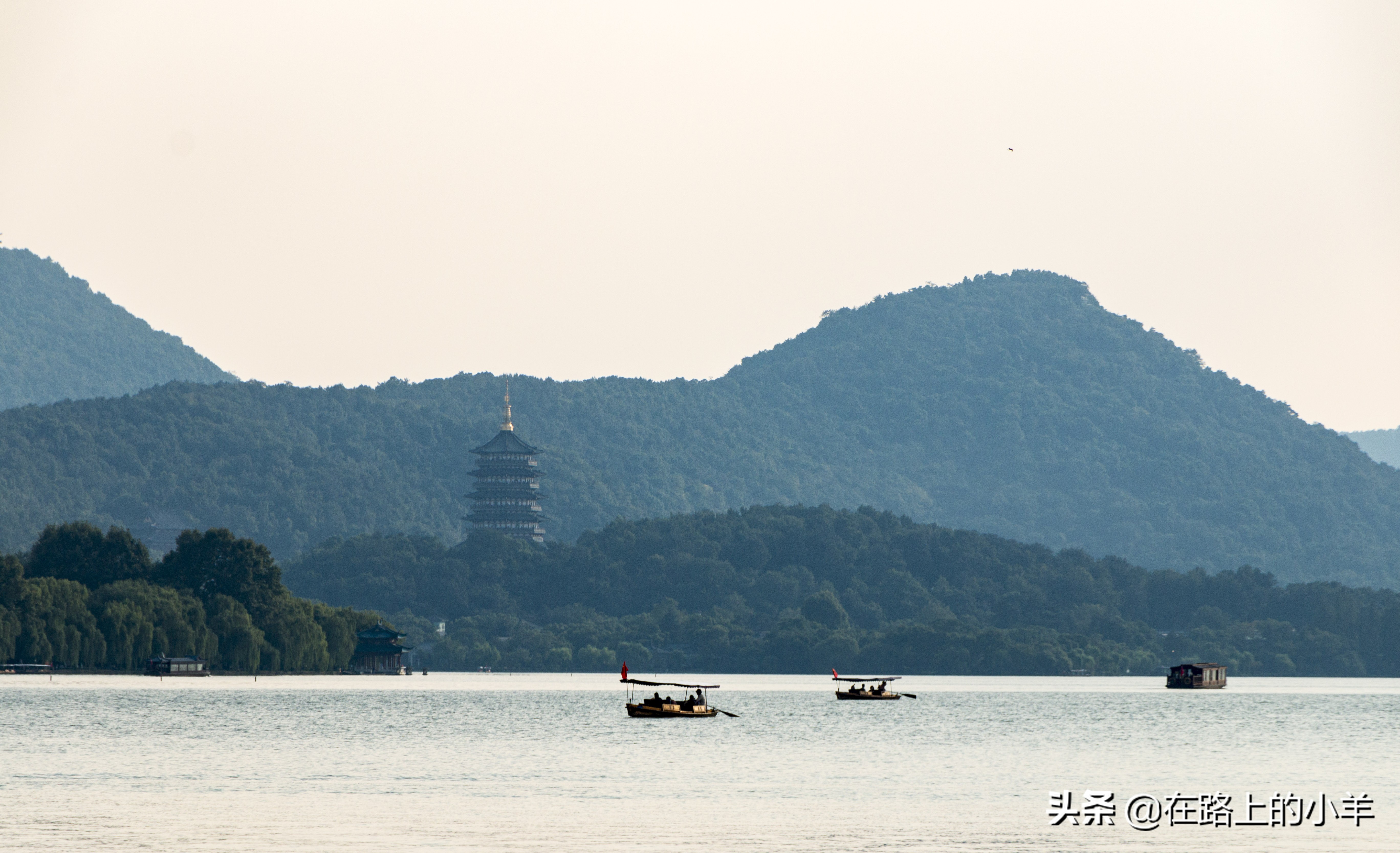 一字之差的两个西湖，浙江不收门票江苏却收100元，如今差距很大