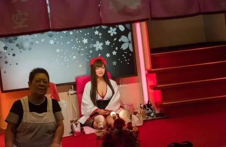 *拍偷**的照片带你看看日本*灯区红**