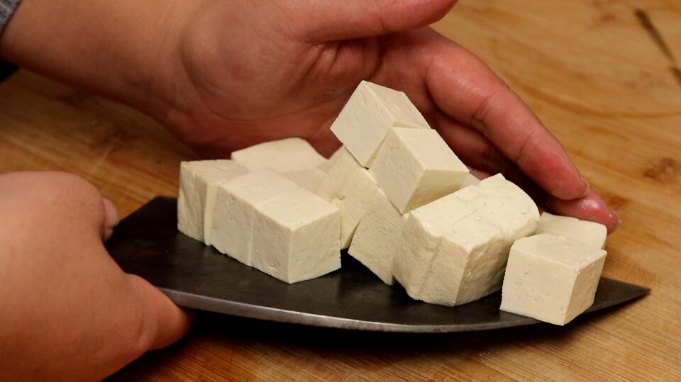 为什么煮鱼汤冷水不白,炖鱼汤为什么是白汤呢