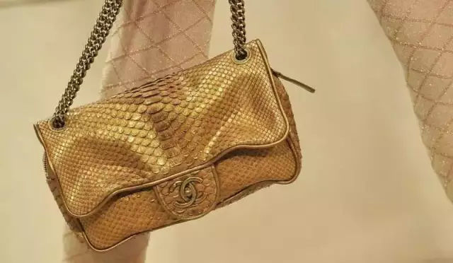 lv与gucci的包哪个价格高,lvgucci香奈儿等大牌包包捡漏