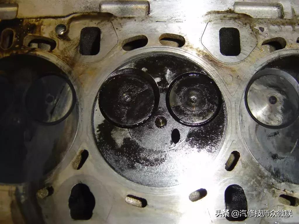 发动机活塞有点松动正常吗,发动机活塞拉缸是什么原因