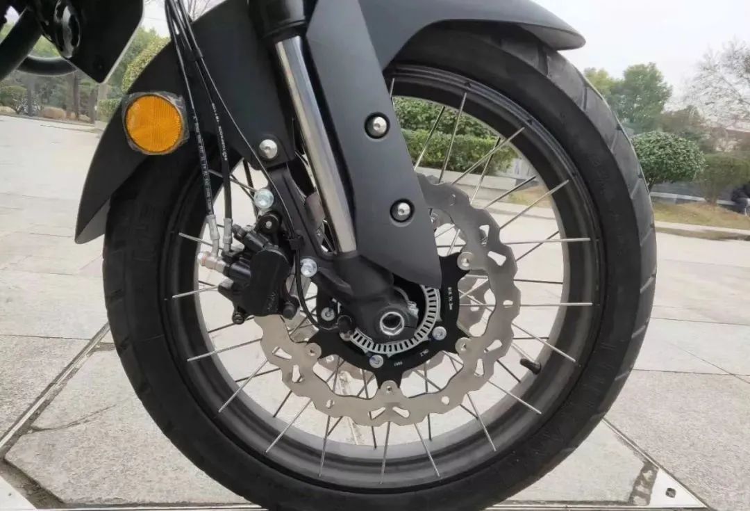 凯越500x摩托车一万公里保养,21款凯越500x经典版和珠峰版