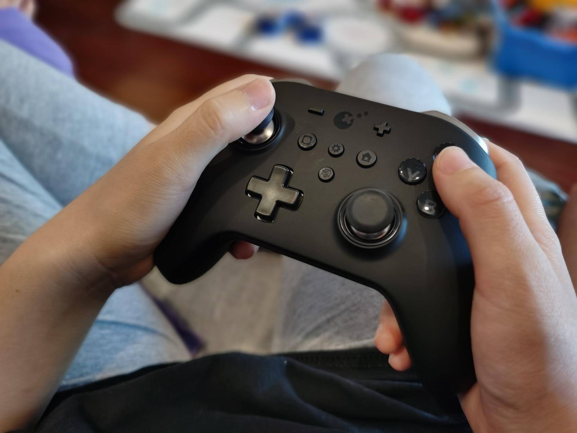 switch手柄对比谷粒金刚手柄,switchpro手柄淘宝200多