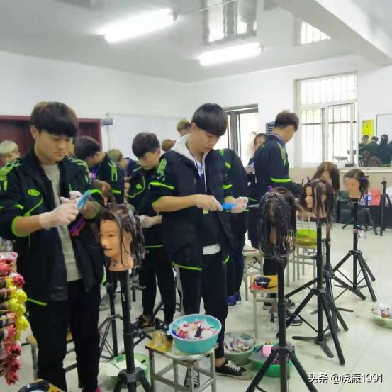 学习美发需要注意事项,美发掌握不同梳子吹风技巧