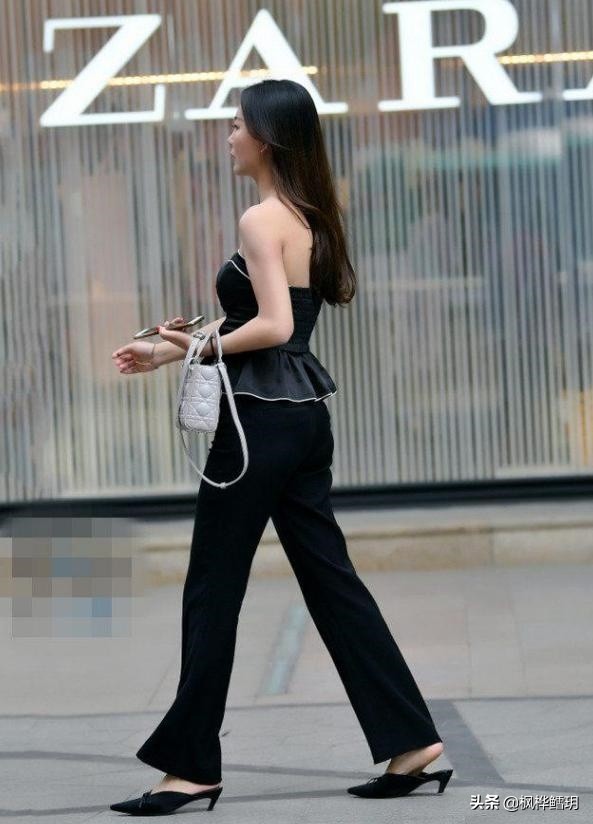 宽松超大黑色西装街拍,黑色西装街拍女