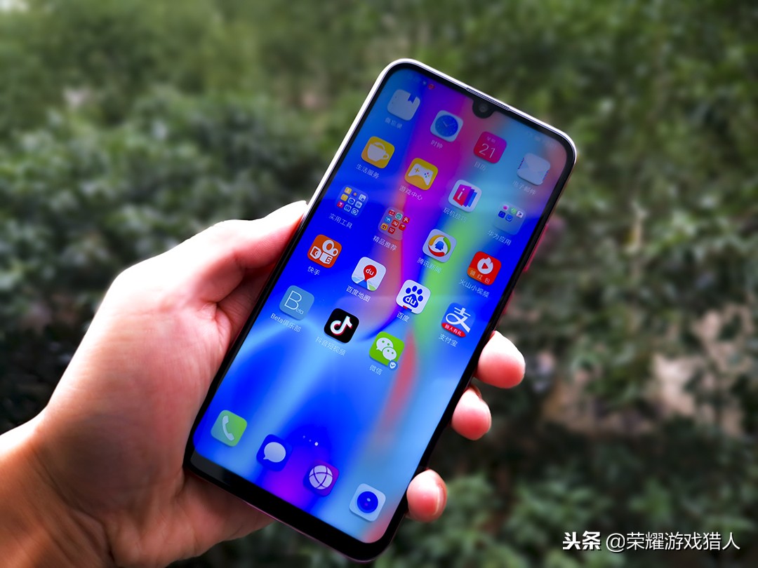 荣耀10青春版正式揭开神秘面纱,荣耀10青春版手机顶上两个孔功能