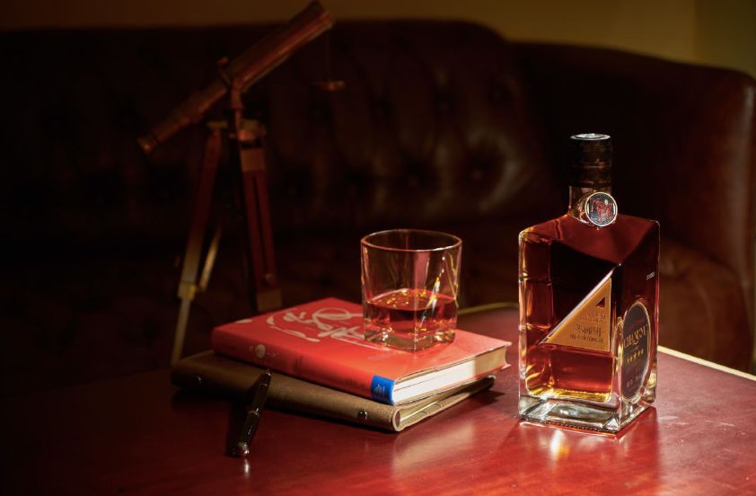 “可以用我的阿迪，换你脚上那双鞋吗？”