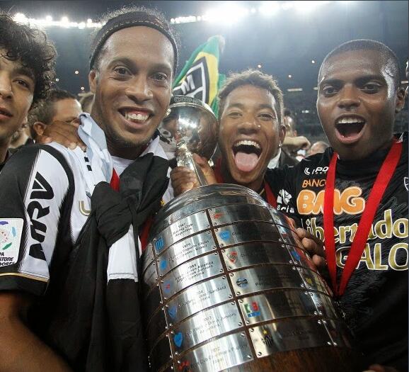 世界足坛第一人小罗,小罗从球王变囚王