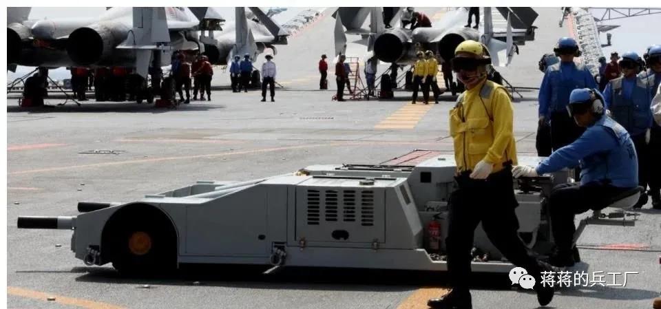 国产遥控飞机牵引车,中国新型航母牵引车