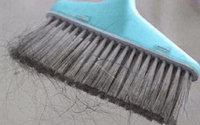 地板用什么拖把拖得比较干净,拖把轻轻拖几下地板就变干净了