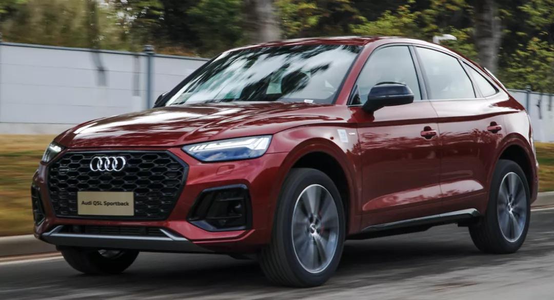 奥迪q5轿跑和奔驰glc,奥迪q5轿跑2022落地