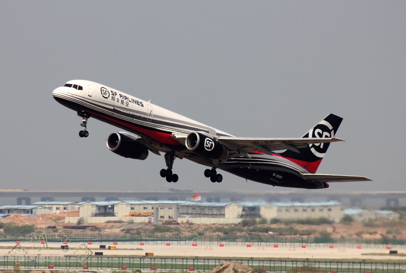 顺丰老总王卫，从白手起家到坐拥千亿，花旗银行家愿花1000万见面