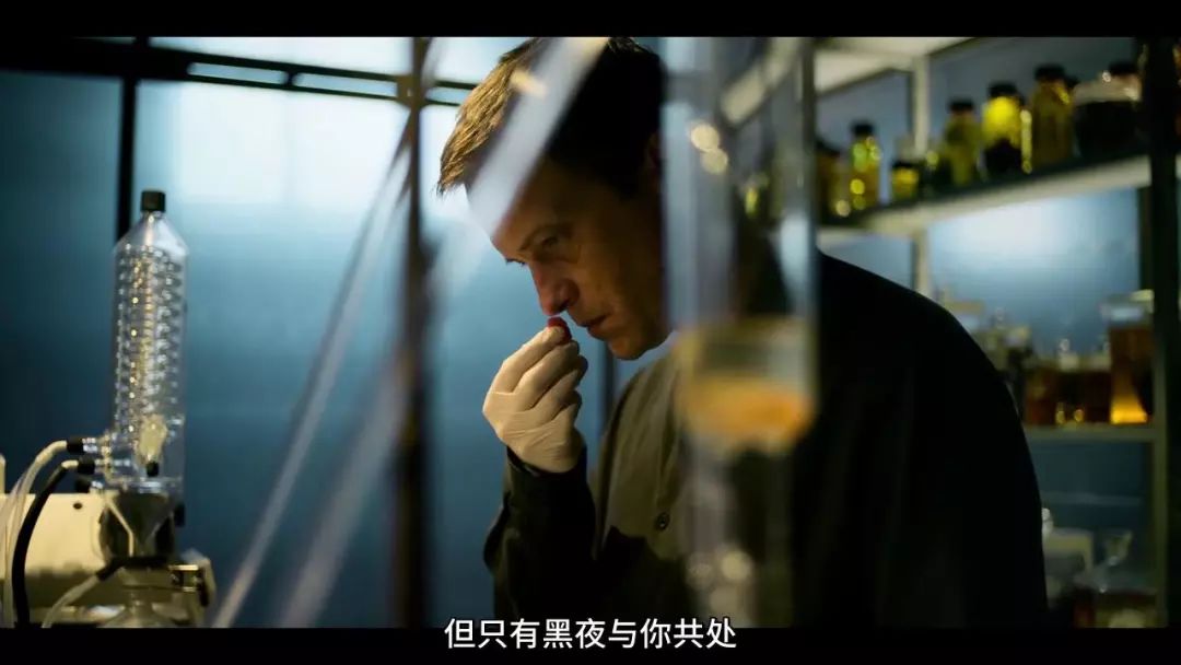 在这部电影中，满屏充满了欲望，在第一集就弄死了女主