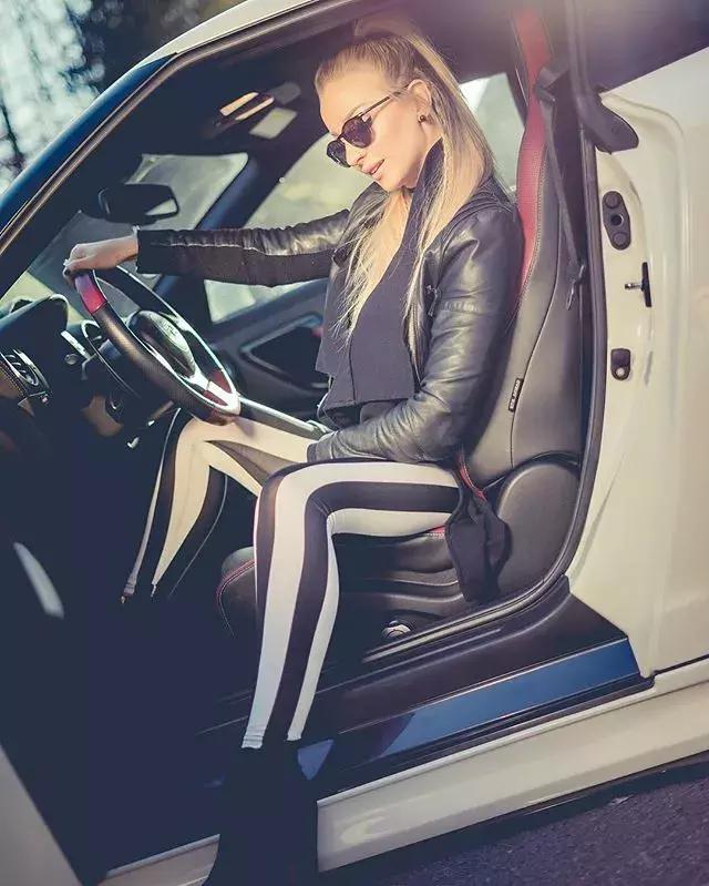 自从坐上了小姐姐的GT-R之后，天天都能体验速度与激情的快感