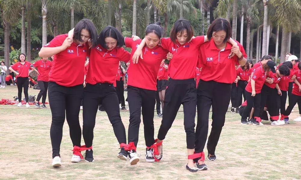 巨邦清明献花丨人间四月无心芳菲，上山看总设计师改革大步豪迈