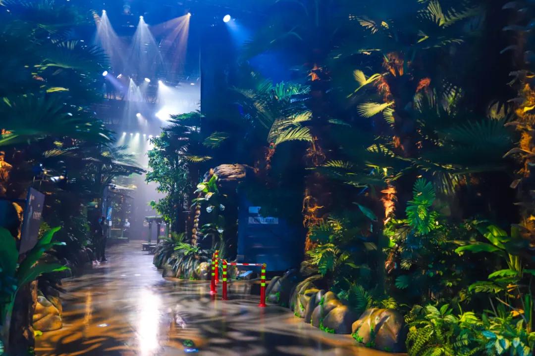 来到侏罗纪公园遇到超真实的恐龙,侏罗纪公园恐龙大探秘