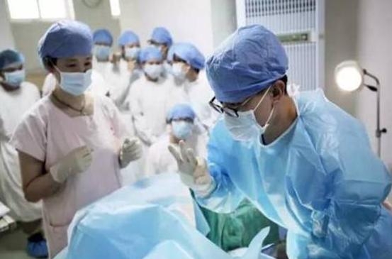 生孩子医生还是护士,生小孩选人民医院还是妇幼保健院