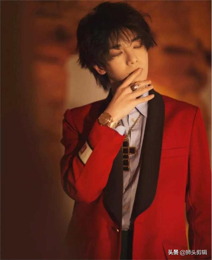 华晨宇出道时整过容吗,华晨宇从8岁到28岁的颜值变化