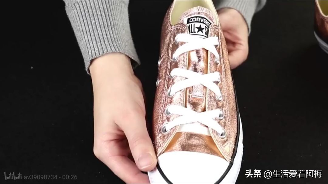 系鞋带怎么可以让鞋带更好看,怎样把鞋带系得很漂亮