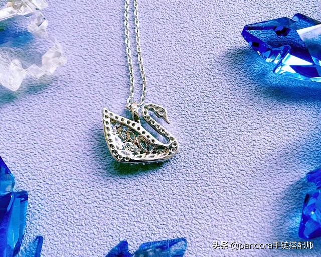 施华洛世奇黑天鹅和银天鹅哪个贵,施华洛世奇黑天鹅项链推荐视频