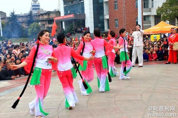 慈利龙潭河龙灯,慈利400米板板龙灯有多震撼