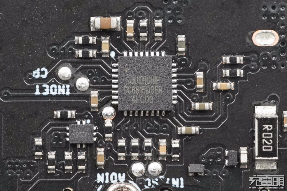 三星25w快充拆解视频,三星25w快充移动电源