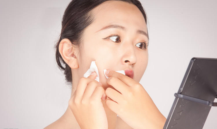 uh苦参根净透祛痘精华真的有效么,大水滴3点祛痘精华针对什么痘痘