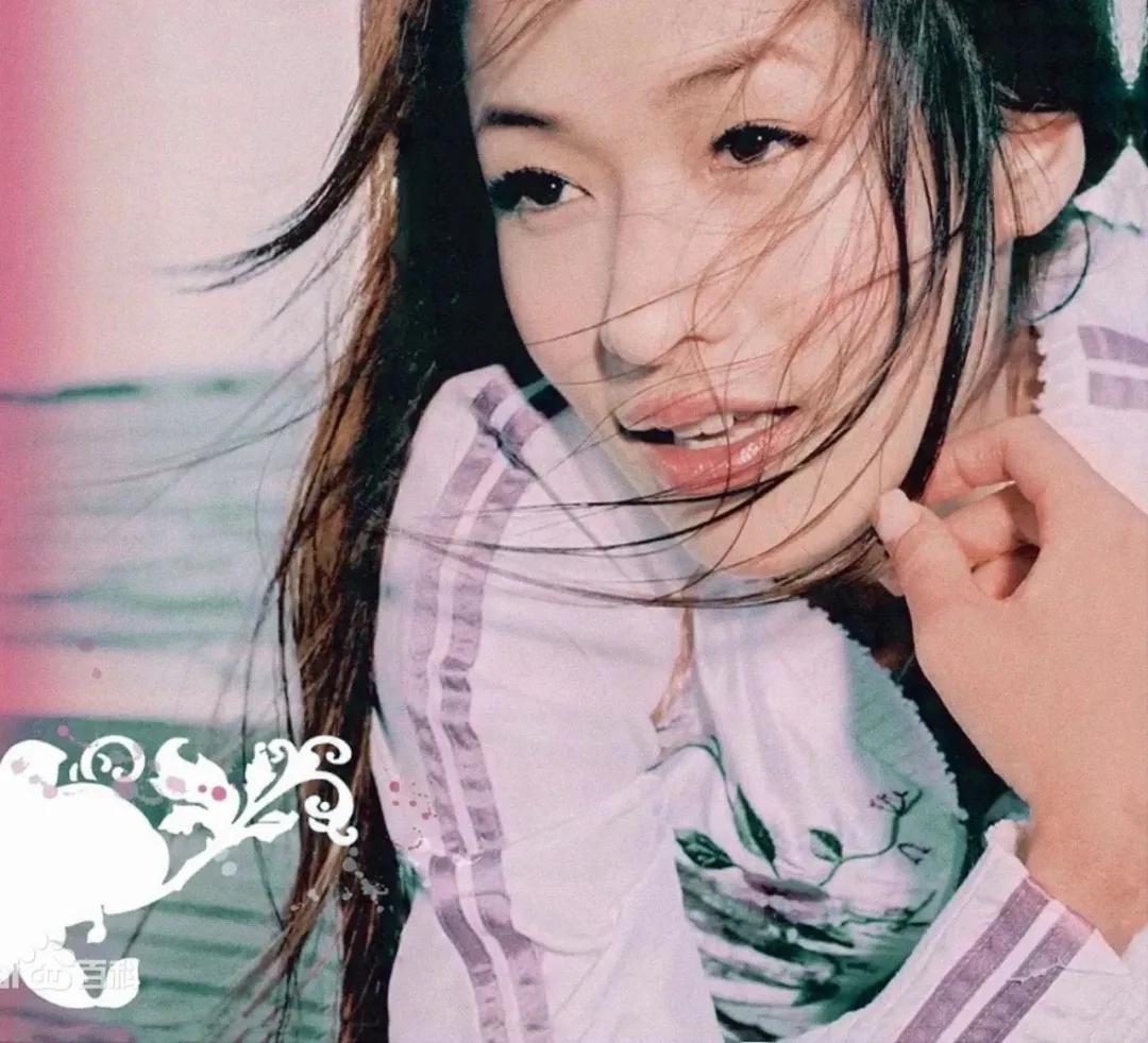 萧亚轩40岁换18个男友,出道20年换十四个男朋友