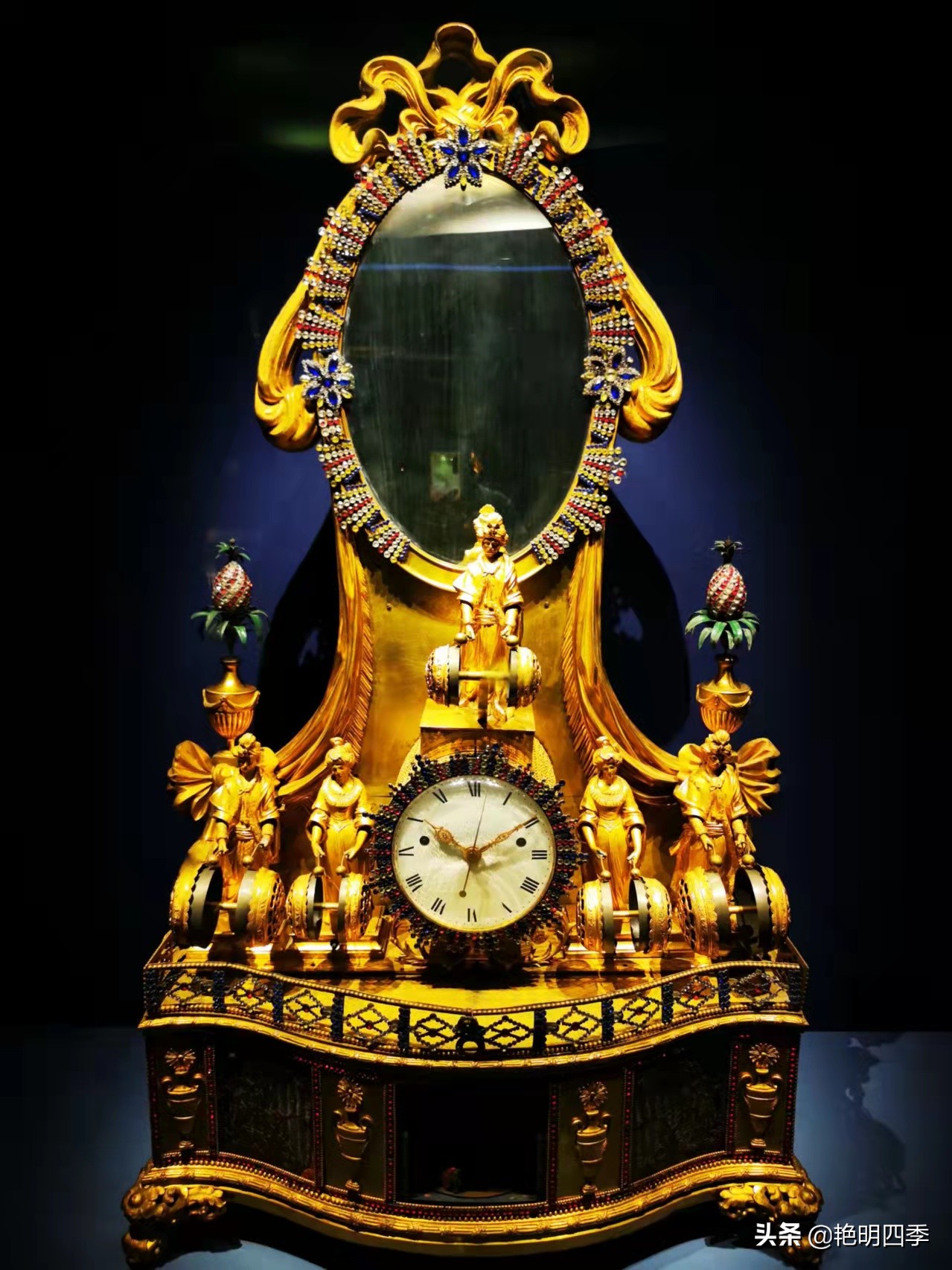 参观故宫的钟表图,展示一下故宫的各种钟表