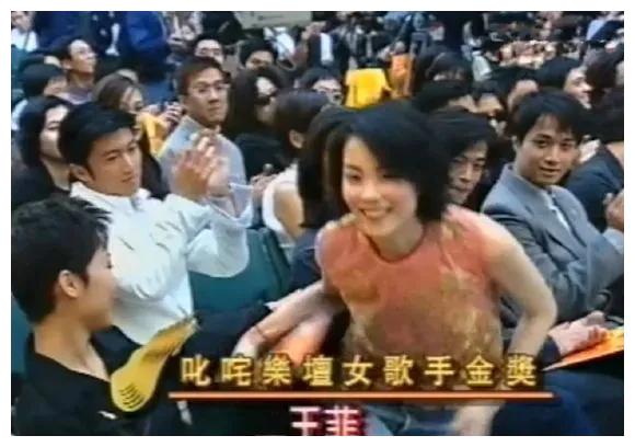 王菲谢霆锋合体想谈什么样的恋爱,王菲谢霆锋一反常态高调秀恩爱