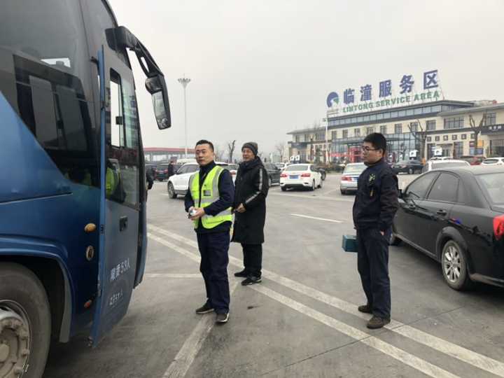 开往西安旅游大巴交通事故,西安公交抛锚拥堵四公里