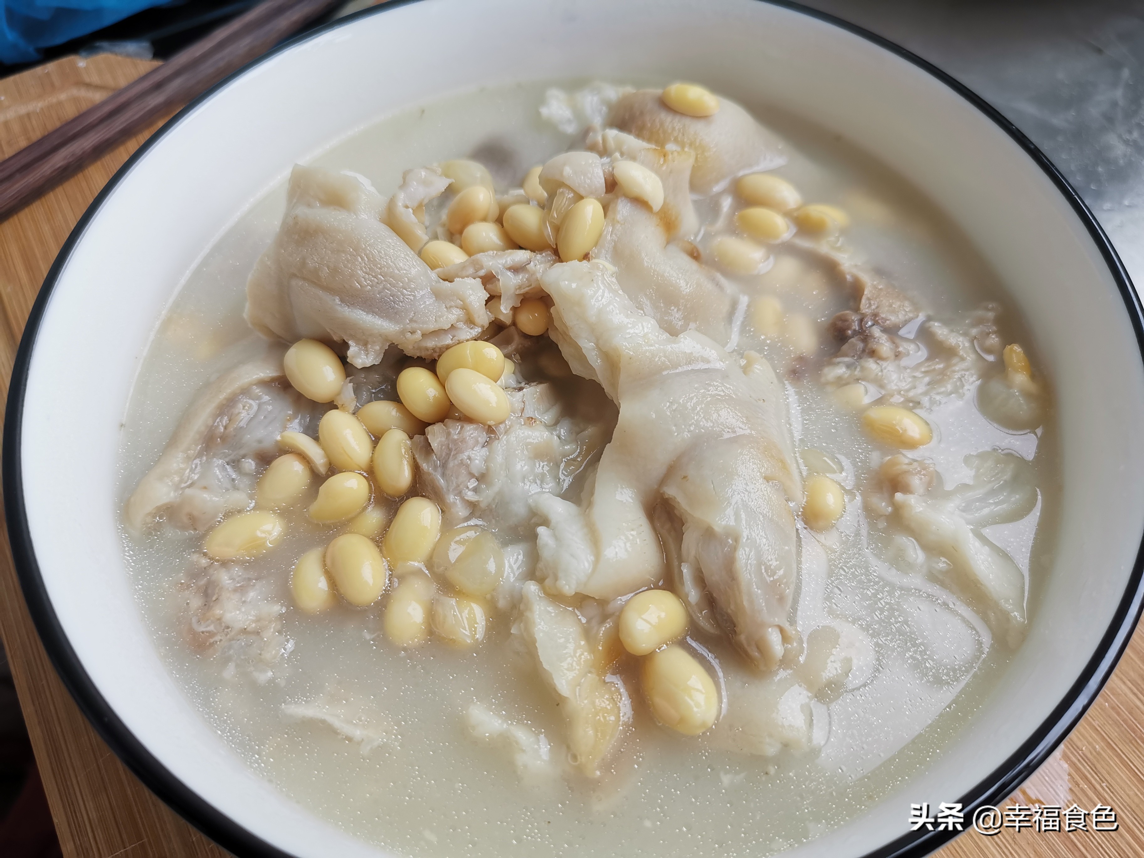 黄豆猪蹄汤的正宗做法,猪蹄黄豆汤最正宗的做法不焯水
