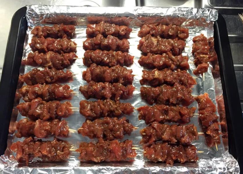 新疆烤羊肉串为什么没有羊膻味,烤羊肉串太腻了怎么回事