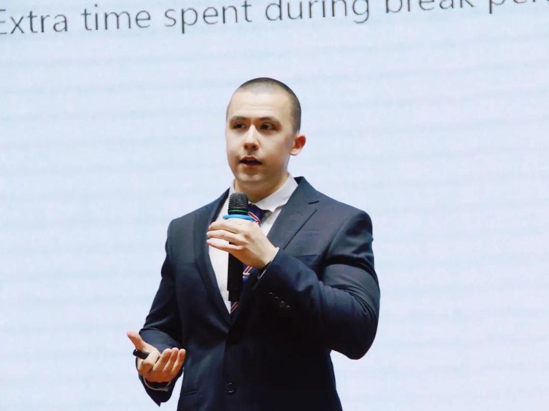 我的教育故事师德师风演讲比赛,我和学生共成长师德师风演讲视频