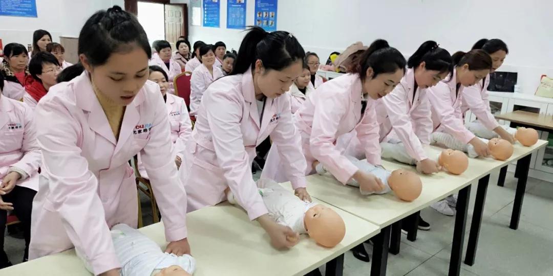 新手月嫂怎样成为金牌月嫂,学月嫂怎么才能成为金牌月嫂