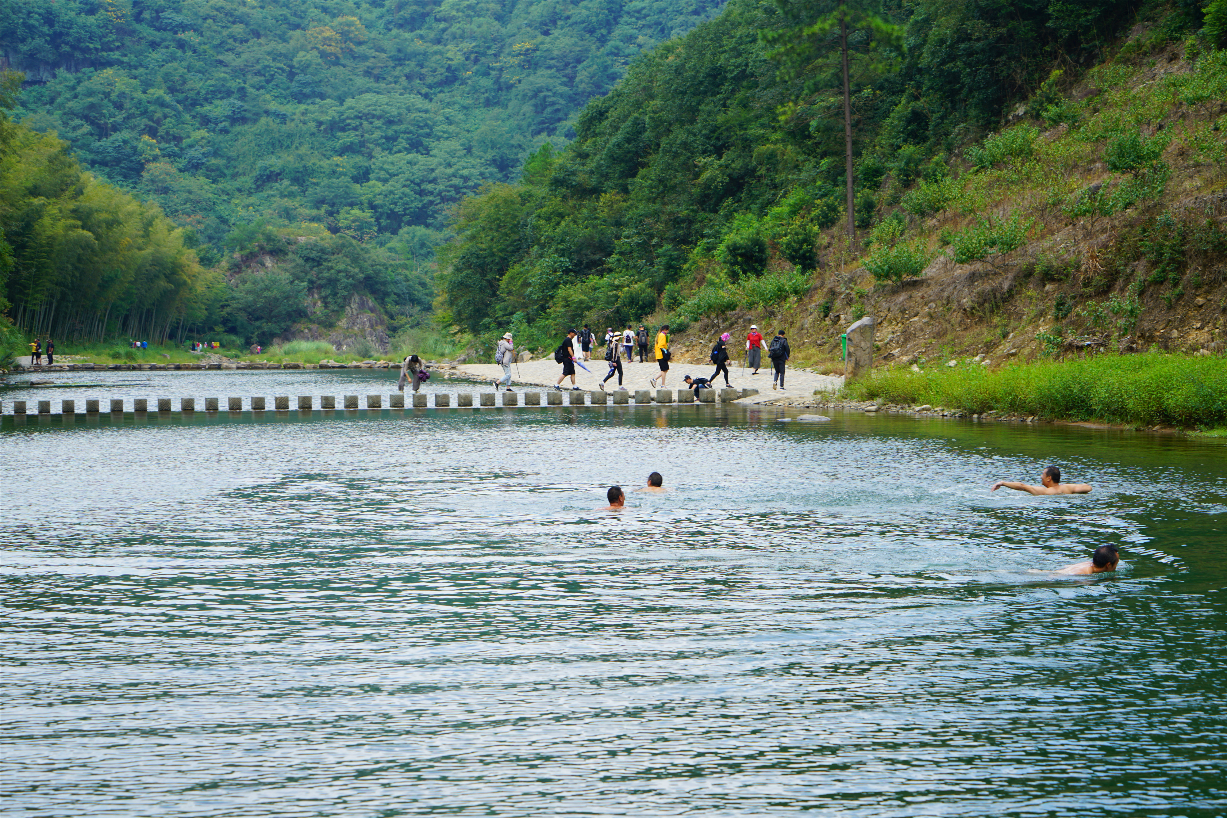 新昌这条溪，近来大火，古时是*私走**食盐秘密通道之一，人称十八渡
