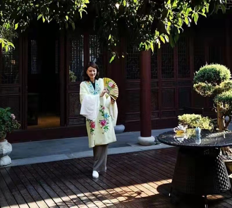 央视刘芳菲身材,央视美女刘芳菲照片图文