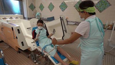 日本养老院人性化,为何日本老人卖房也要住养老院