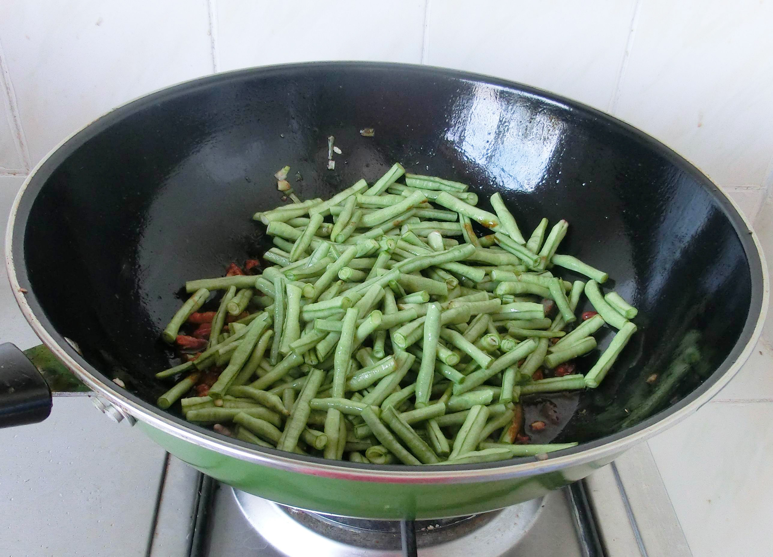 焖面时用干面要怎么做,焖面怎样做出了锅不粘