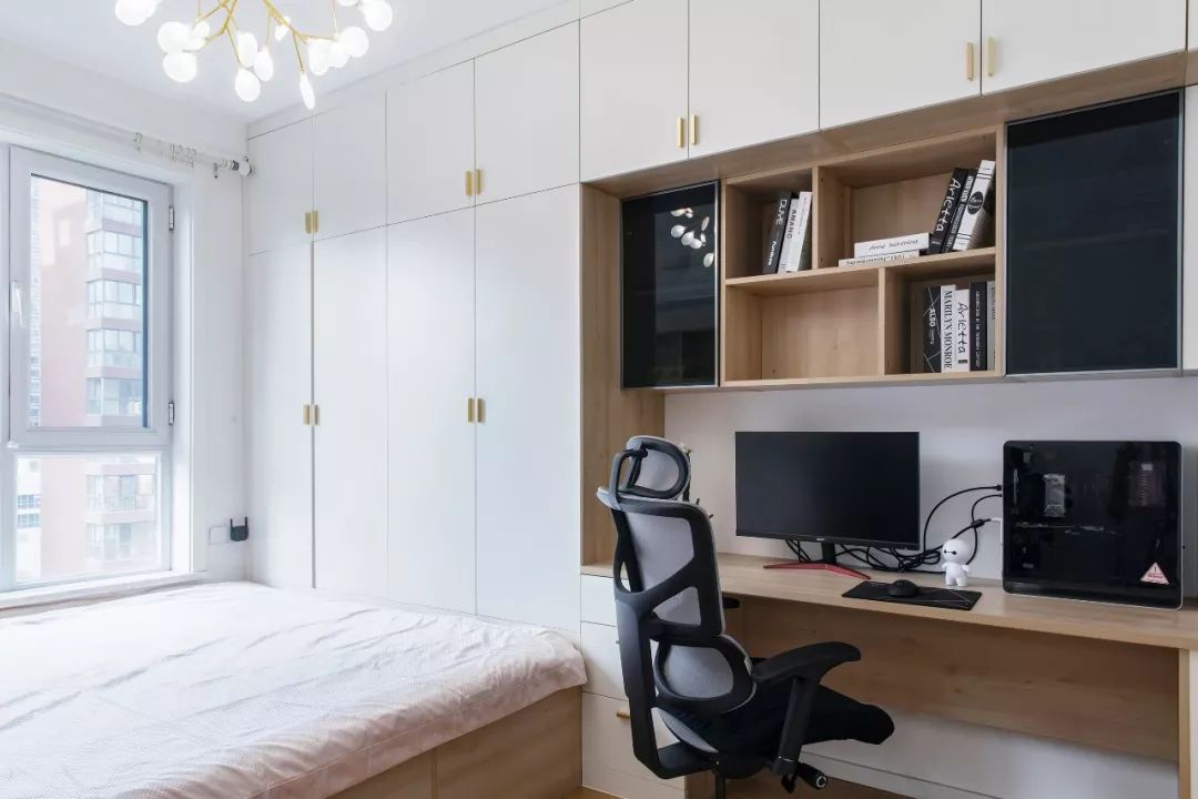 衣柜定制效果黄色原木,全屋定制白色衣柜轻奢效果图