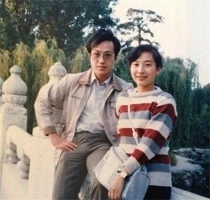 罗京遗孀现状,罗京去世儿子随母改嫁富商