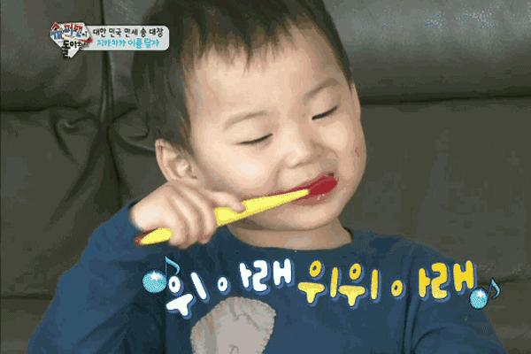 牙齿变黑变黄用什么清洗,牙齿发黄有牙垢用什么牙膏